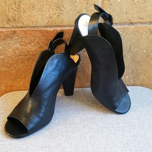 Vince Camuto Black Leather 7 1/2 style Kembia